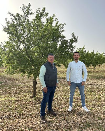 Padre y hijo una generación Agrocamara Padre y hijo una generación Agrocamara